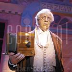 07-09-2004 Schudden tot het Sneeuwt, Bram van der Vlugt at theater de Bussel in Oosterhout, 
by order of New Horizon Entertainment.

[keywords]Actor, On Stage, Scene, Half Length[/keywords]